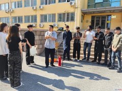 <b>切实建牢校园平安屏</b>